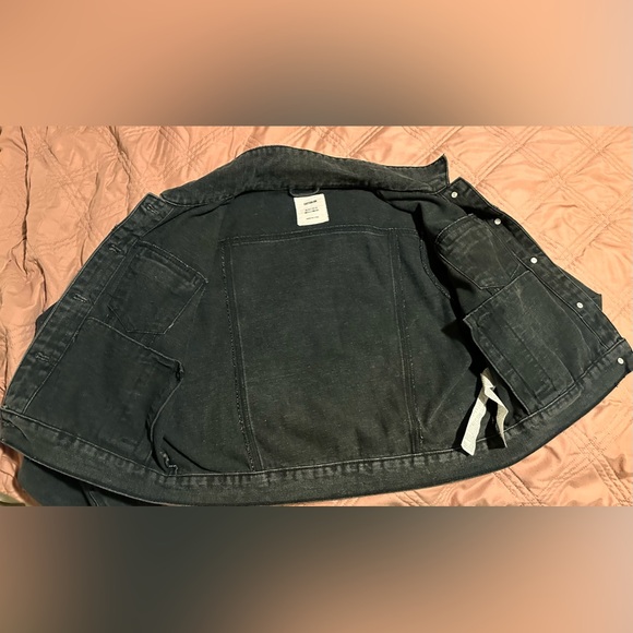 Cropped Black Denim Jacket - Picture 5 of 8